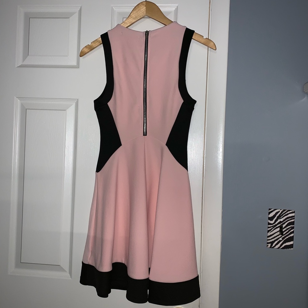 Women’s (size small) dress. Worn once !